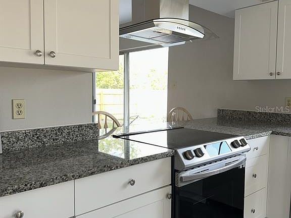 2nd image of 17608 Shadyside Cir
