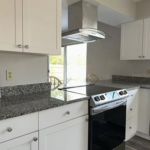 17608 Shadyside Cir — Photo 2