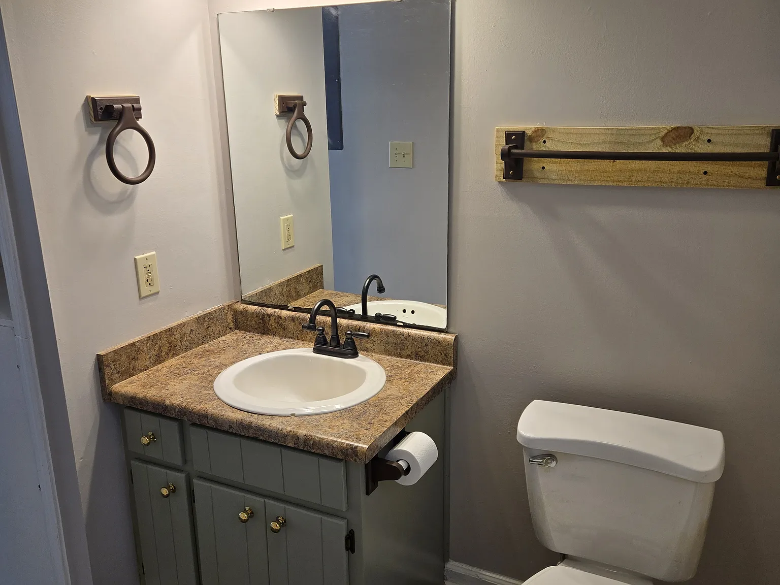 2 bed, 910 sqft, $1,300 — Photo 4