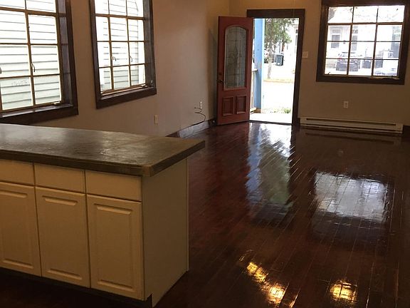 5th image of 3606 Banks St