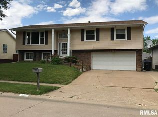 3717 16th Ave, Moline, IL 61265