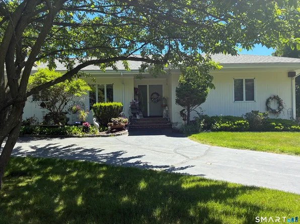 10 Heron Rd, Norwalk, CT 06855