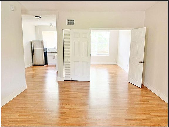 5th image of 702 S 17th Ave APT 8