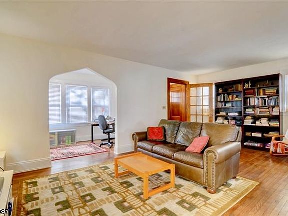 5th image of 417 Woodland Ave