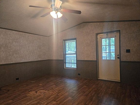 5th image of 174 Maple Ave