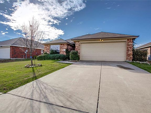 3rd image of 717 Preston Dr