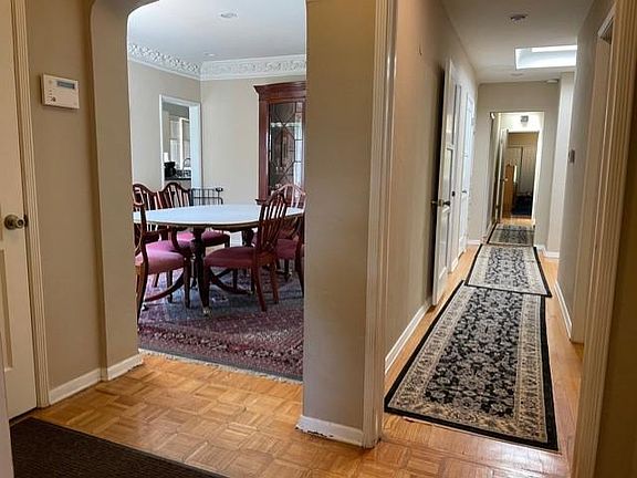 4th image of 2103 Holmby Ave