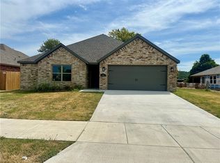 4596 W Triangle St, Fayetteville, AR 72704