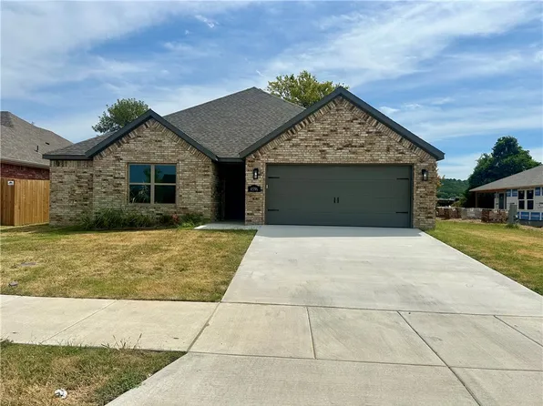4596 W Triangle St, Fayetteville, AR 72704