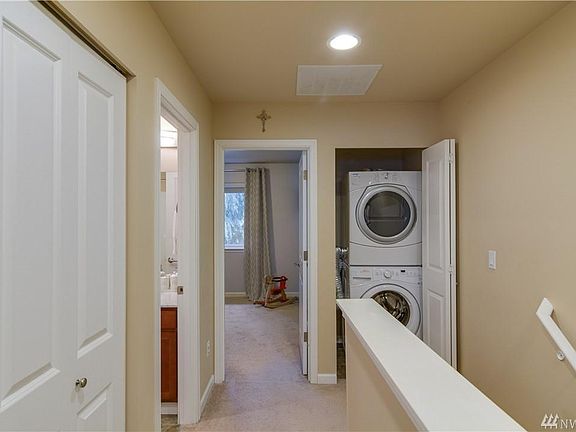 washer and dryer on the top floor 