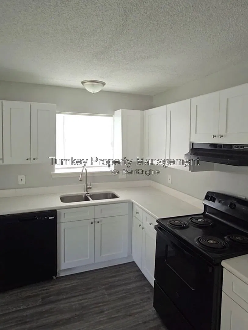 3 bed, 1.0 bath, 910 sqft, $1,025 — Photo 2