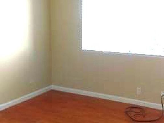 5th image of 483 Paiute Ln