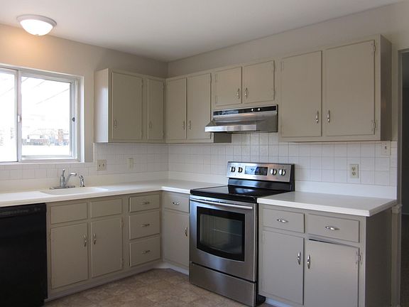 2nd image of 6 Foxhunt Dr
