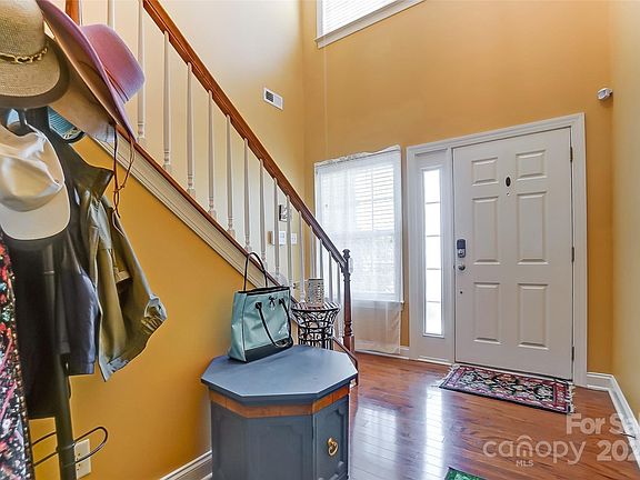 5th image of 4706 Chantress Ln