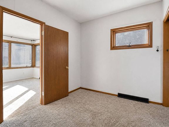 4th image of 714 7th Ave NE