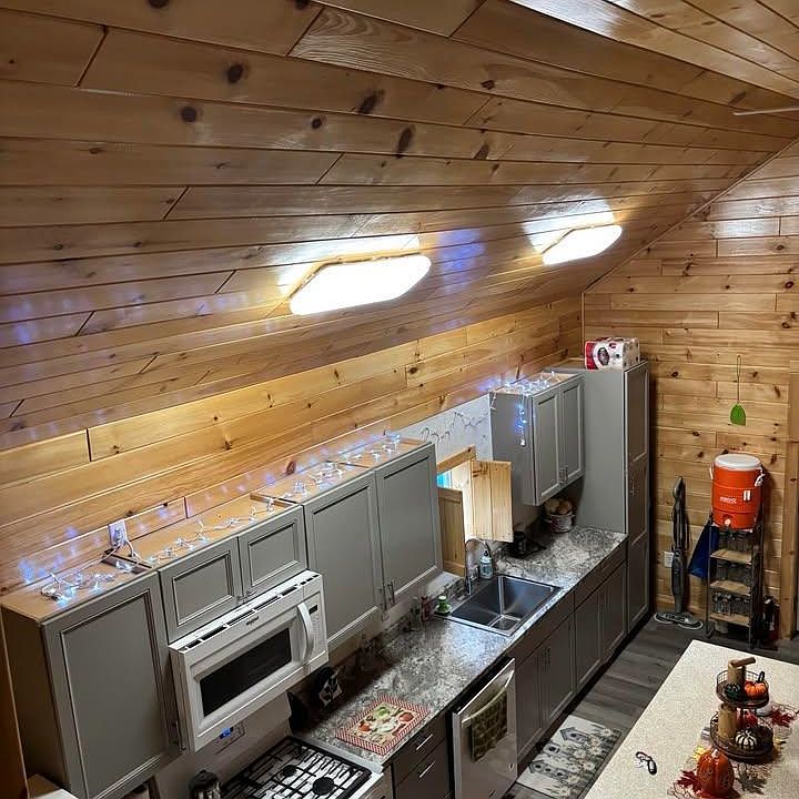 1st image of 90 Wildwood Rd