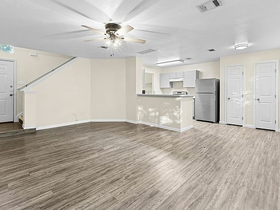 3rd image of 806 Sagewood Trl #806