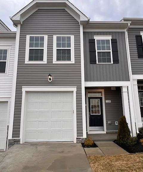 119 Clifton Mnr — Photo 1