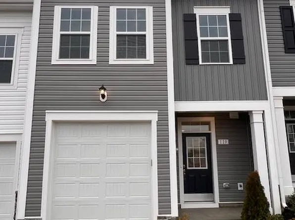 119 Clifton Mnr, Falling Waters, WV 25419