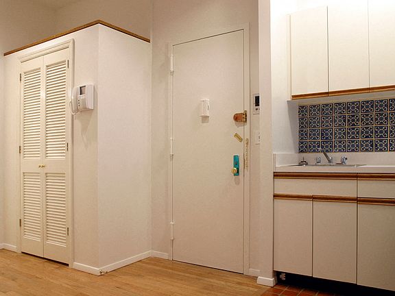 4th image of 307 E 81st St APT 1RE