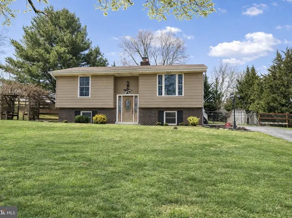 1618 Valley Dr, Westminster, MD 21157