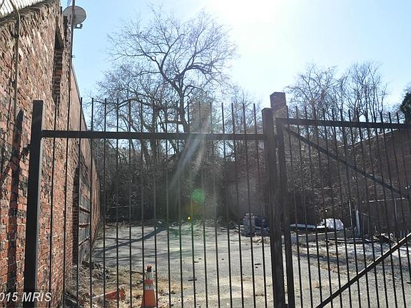 4th image of 2537 Pennsylvania Ave SE