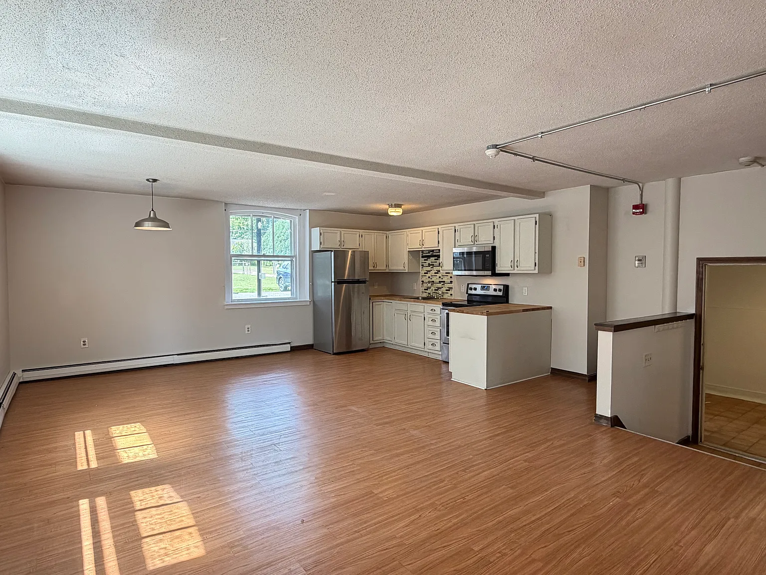 1 bed, 1000 sqft, $1,900 — Photo 4