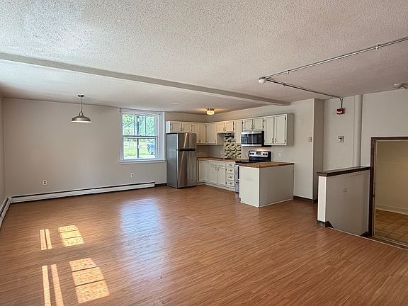 4th image of 55 Crystal St #4