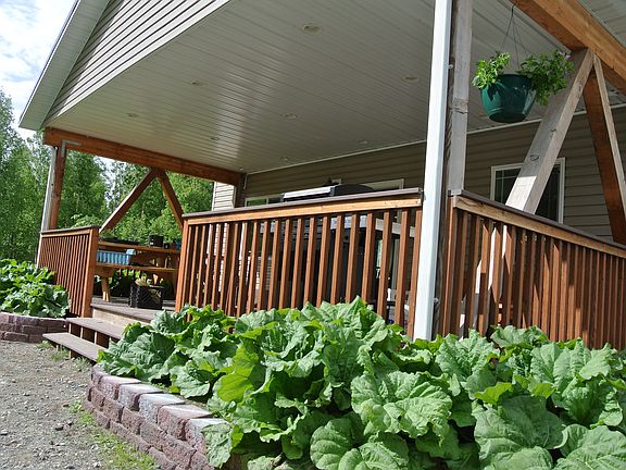 Covered Porch w/trex