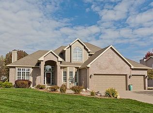 12867 Hickory Ct, Clive, IA 50325