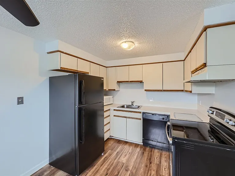 10708 Stone Ave — Photo 1