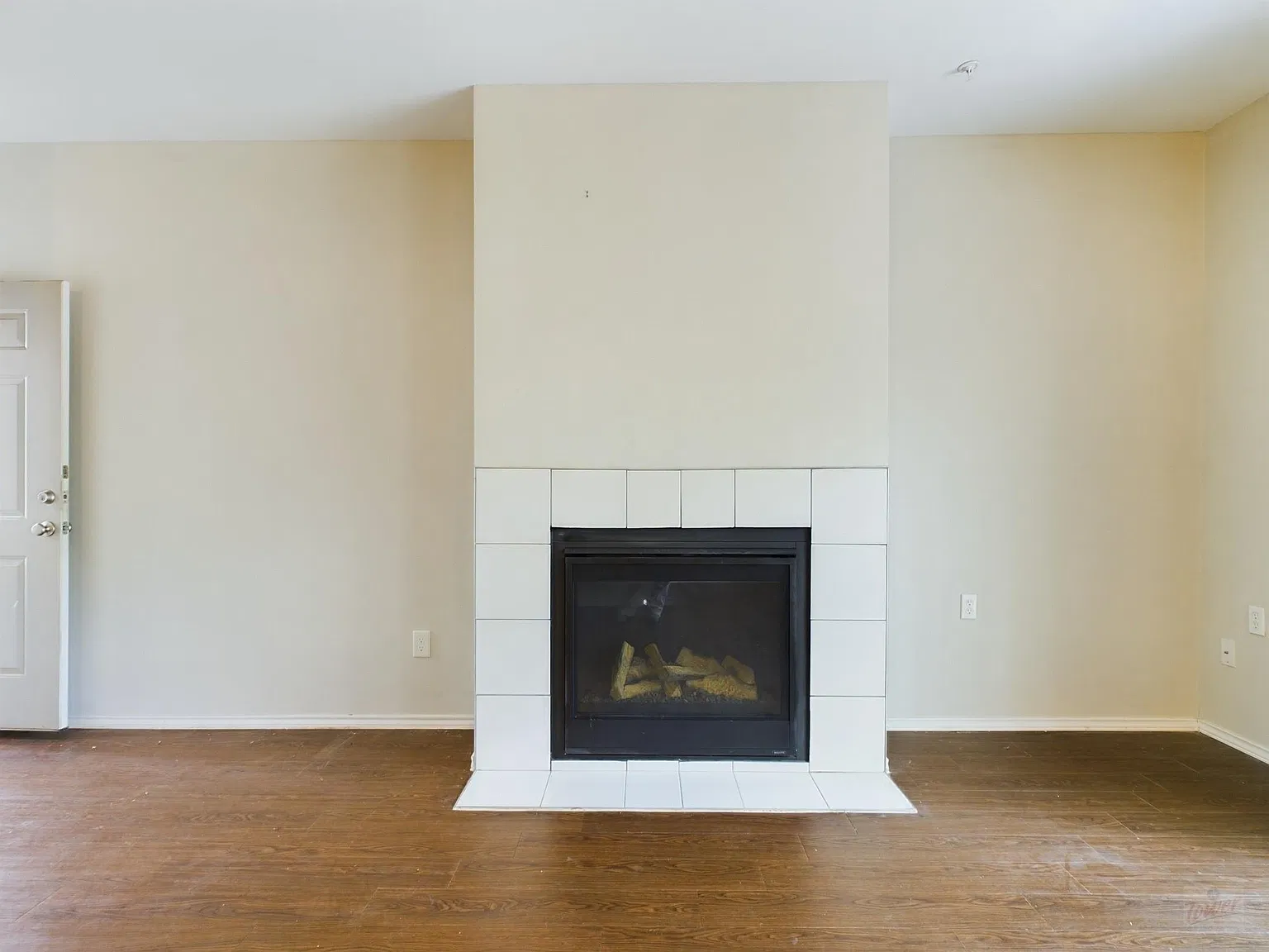 1 bed, 1.0 bath, 713 sqft, $1,325 — Photo 2