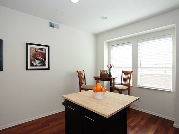 5th image of 715 Batista Dr
