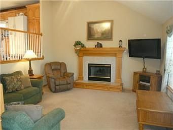 4th image of 645 SW Lakeview Dr