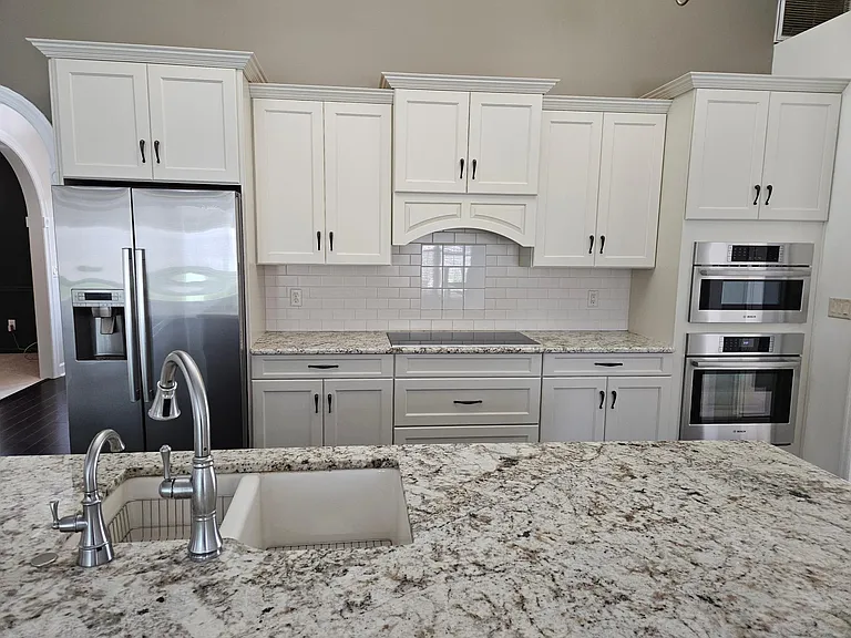 11845 Leafdale Cir W — Photo 12