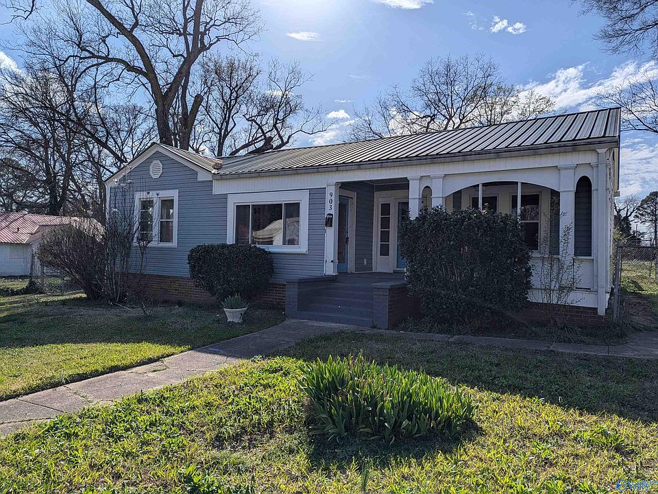 1st image of 903 Spruce St