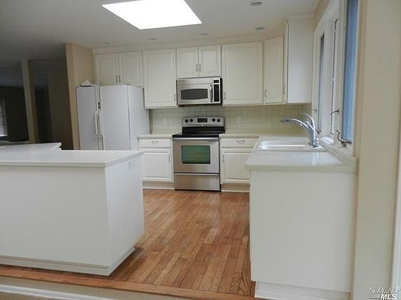 4th image of 720 Vanessa Way
