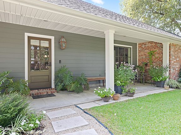 3rd image of 182 Wisteria Dr