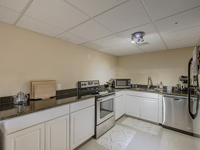 300 Stratford Ln #300 — Photo 34