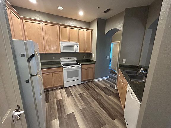 3rd image of 3331 Whitestone Cir #1-203