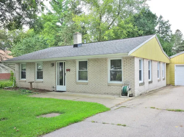 2415 N 3rd LANE, Summit, WI 53066