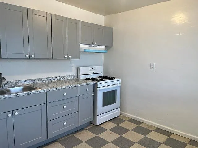 2 bed, 700 sqft, $890 — Photo 3