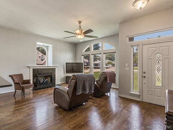 4th image of 1302 W 112th Pl S