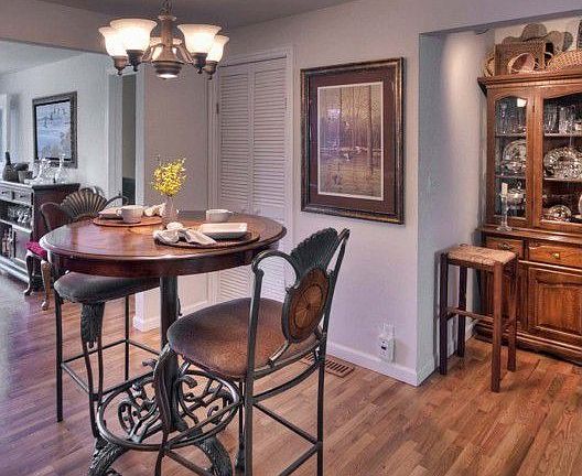 Kitchen Eating Area
