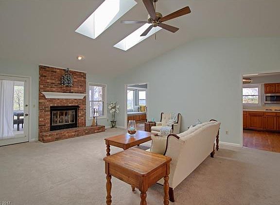 4th image of 705 Victory Ln
