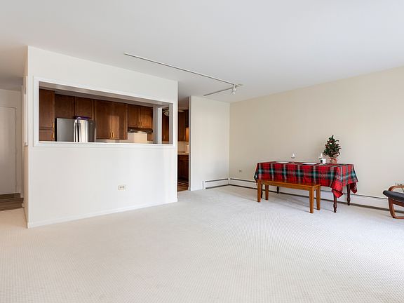 5th image of 1049 W Ogden Ave #1-105
