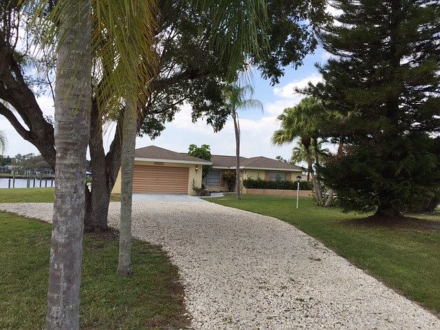 House on end of cul de sac