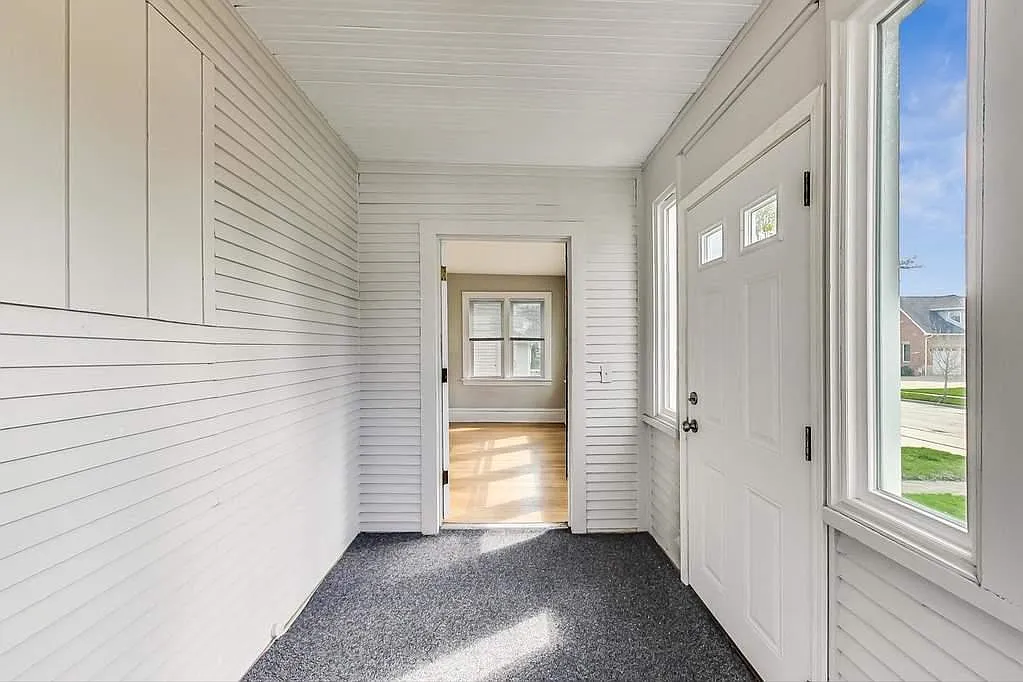 303 N Berteau Ave — Photo 4