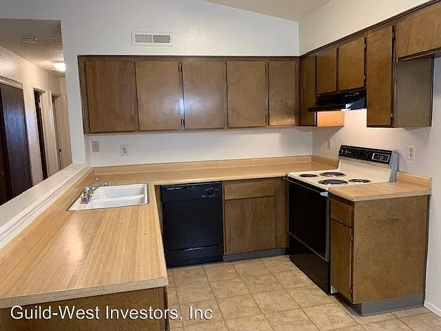 618 Lassen Way photo 1