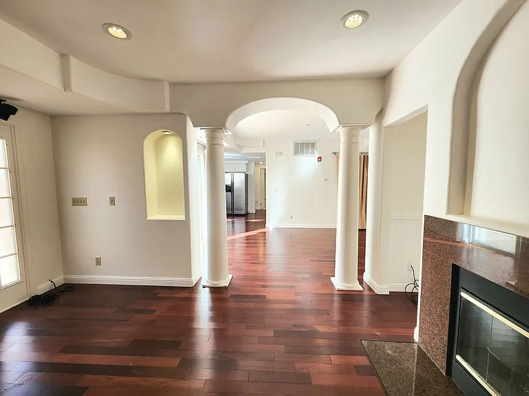 111 E Poplar Ave #105 — Photo 5